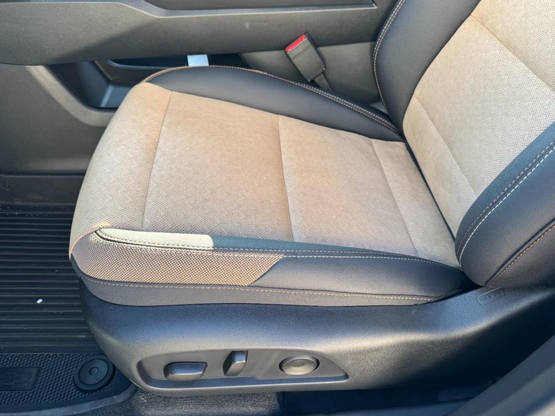 Chevrolet Equinox Vehicle Image 10