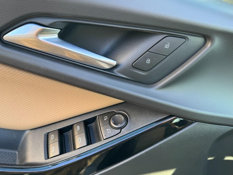 Chevrolet Equinox Vehicle Image 11