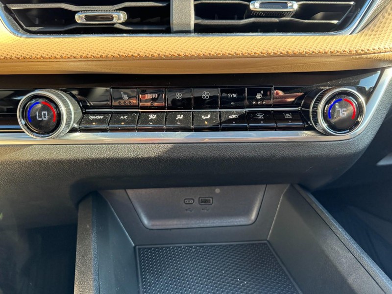 Chevrolet Equinox Vehicle Image 14