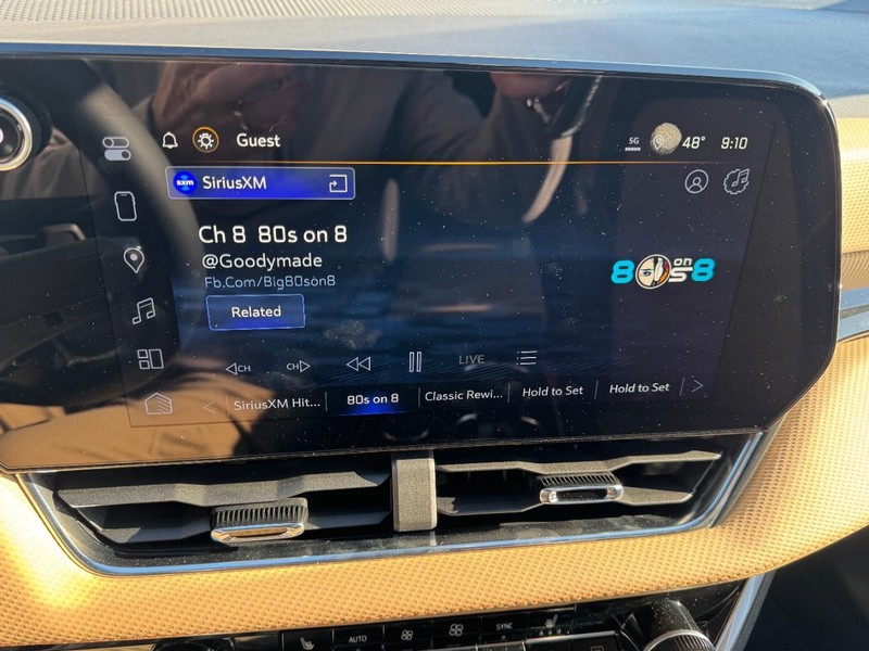 Chevrolet Equinox Vehicle Image 15