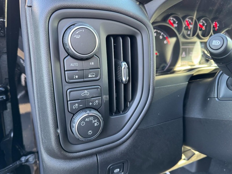 Chevrolet Silverado 1500 Vehicle Image 12