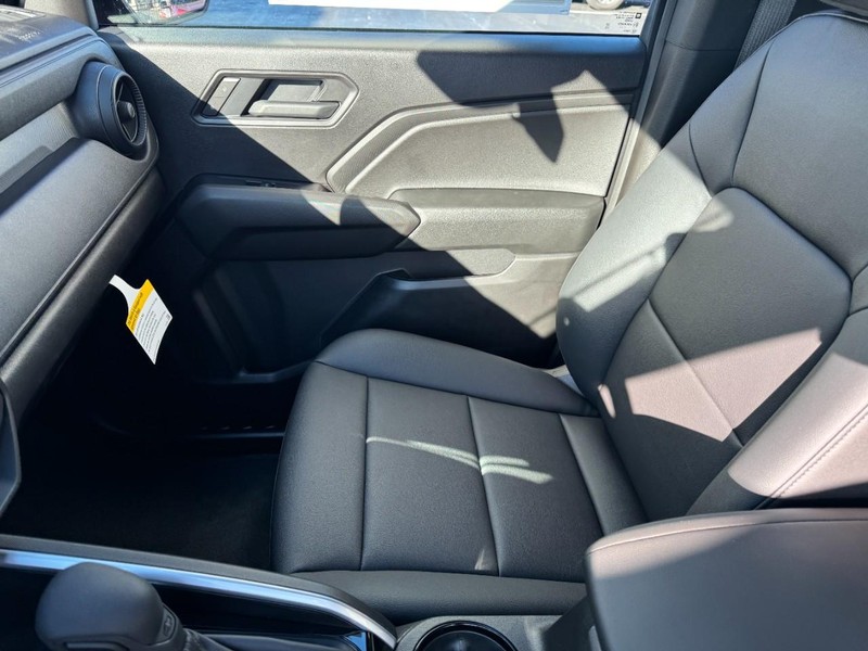 Chevrolet Colorado Vehicle Image 09