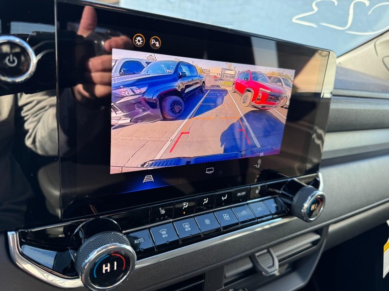 Chevrolet Colorado Vehicle Image 17