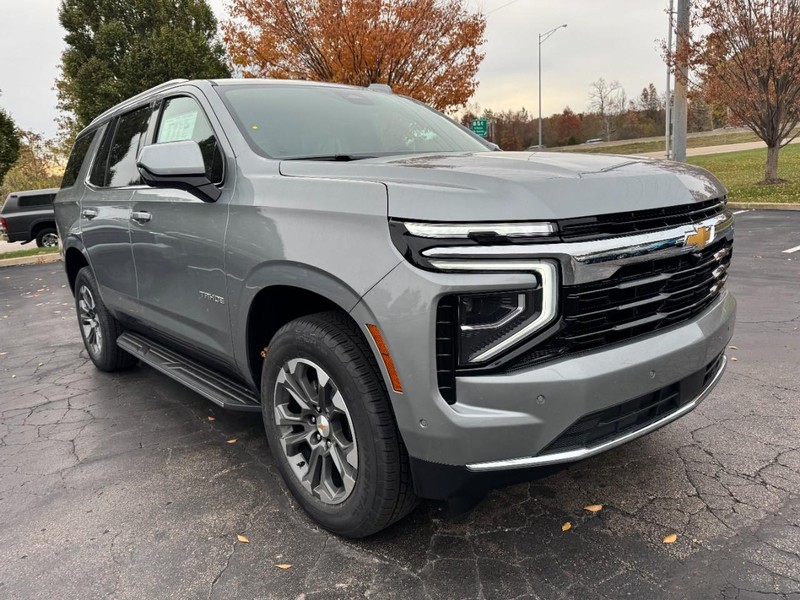 Chevrolet Tahoe Vehicle Image 02