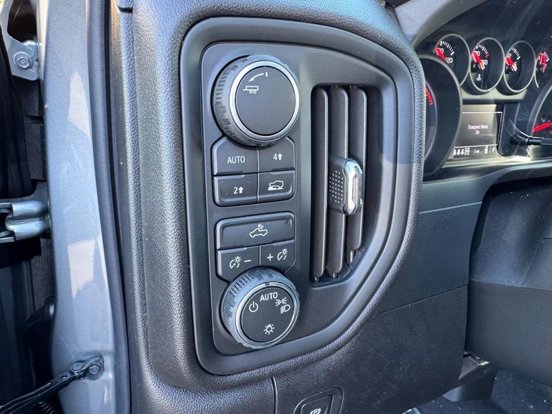 Chevrolet Silverado 1500 Vehicle Image 12