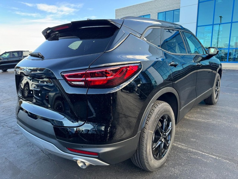 Chevrolet Blazer Vehicle Image 03