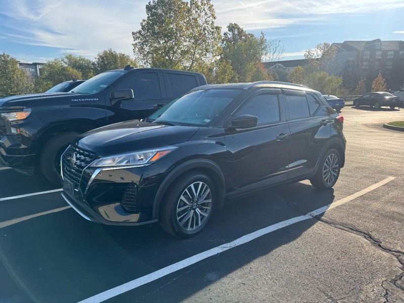 Nissan Kicks Vehicle Image 02