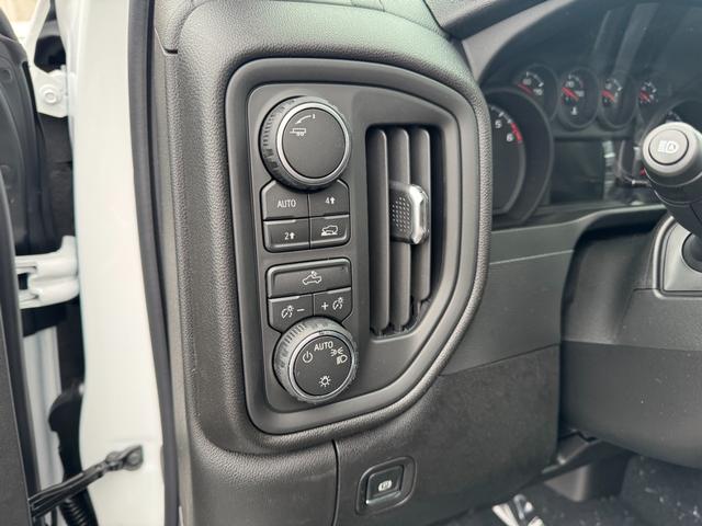 Chevrolet Silverado 1500 Vehicle Image 12