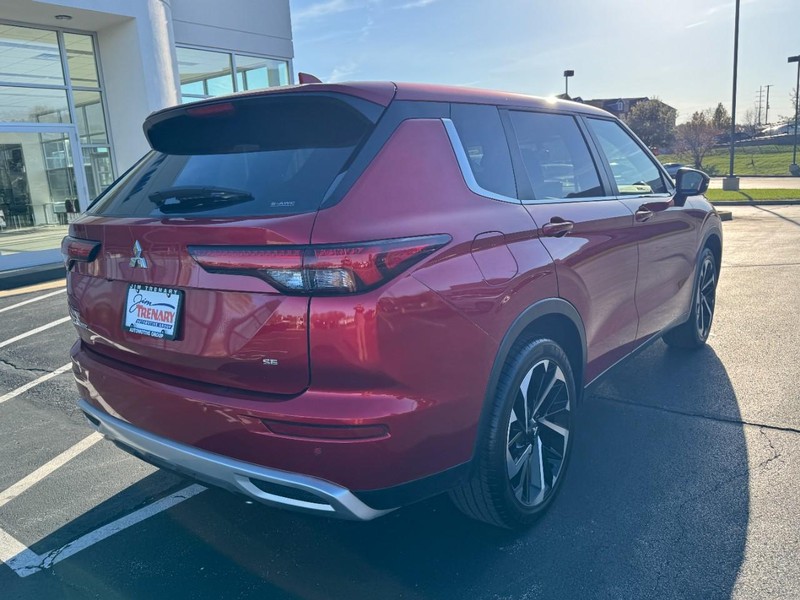 Mitsubishi Outlander Vehicle Image 03