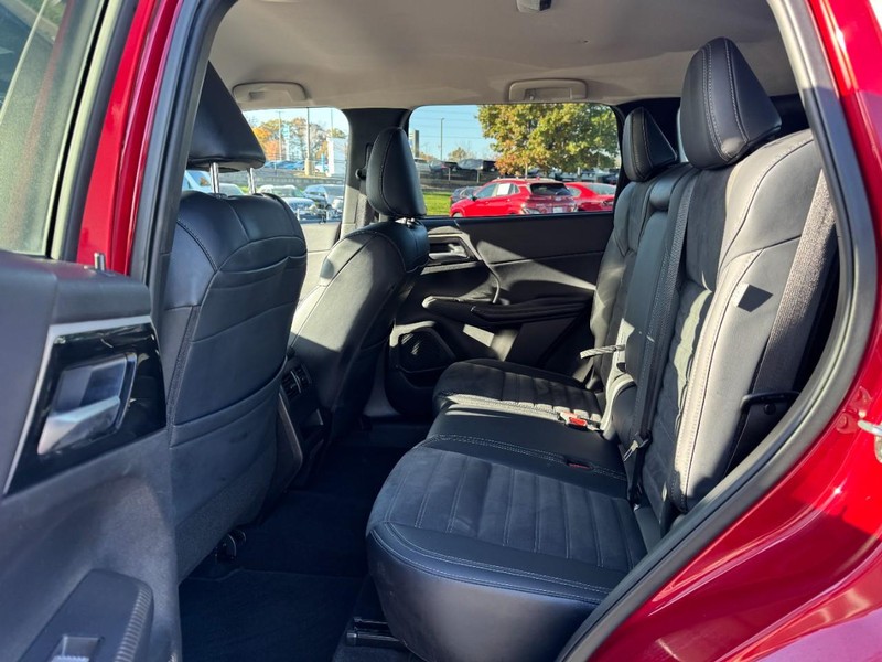 Mitsubishi Outlander Vehicle Image 10