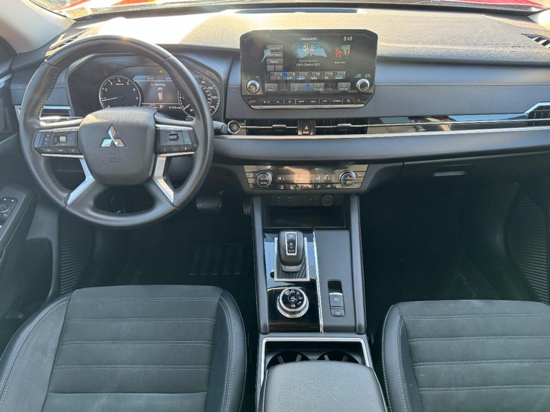 Mitsubishi Outlander Vehicle Image 11