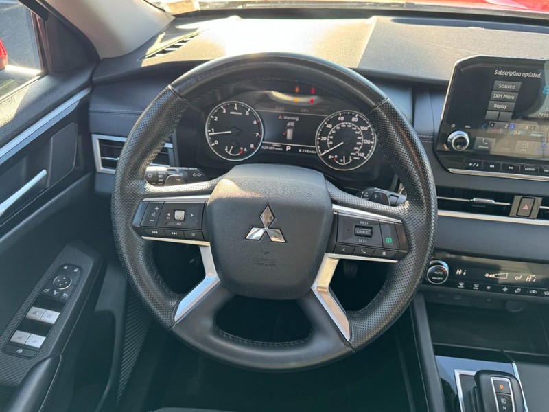 Mitsubishi Outlander Vehicle Image 12