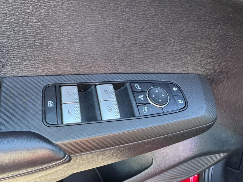 Mitsubishi Outlander Vehicle Image 15