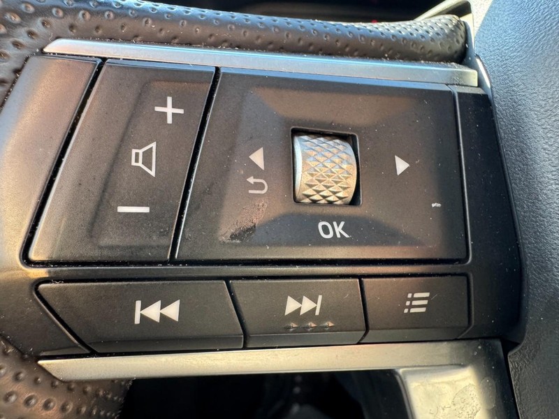 Mitsubishi Outlander Vehicle Image 16