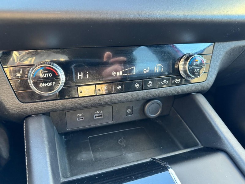 Mitsubishi Outlander Vehicle Image 18