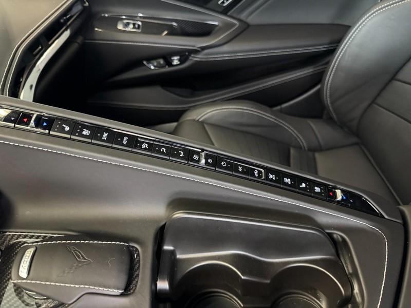 Chevrolet Corvette Vehicle Image 13