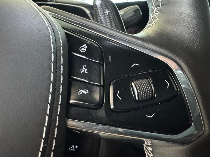 Chevrolet Corvette Vehicle Image 17