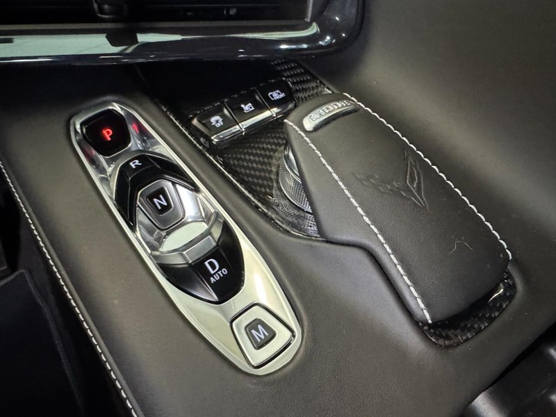 Chevrolet Corvette Vehicle Image 20