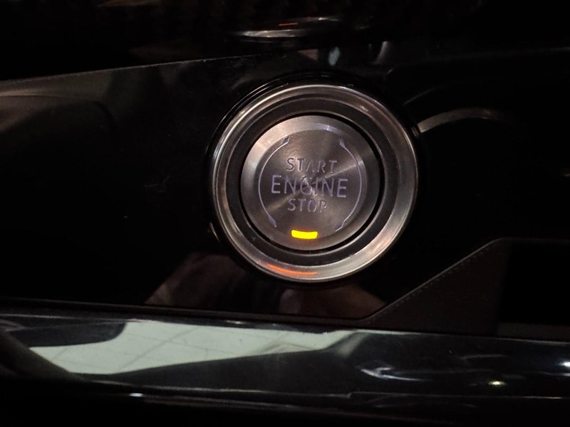 Chevrolet Corvette Vehicle Image 22