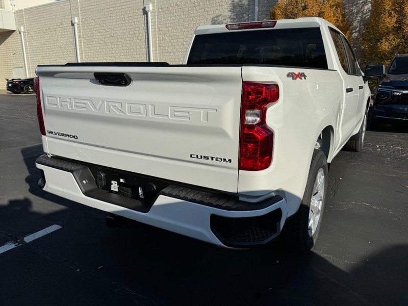 Chevrolet Silverado 1500 Vehicle Image 04