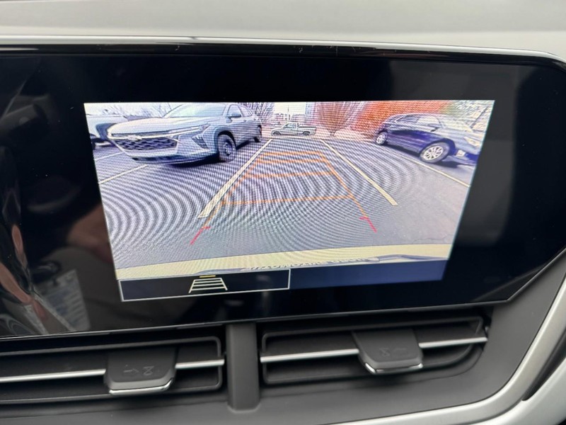 Chevrolet Trax Vehicle Image 16