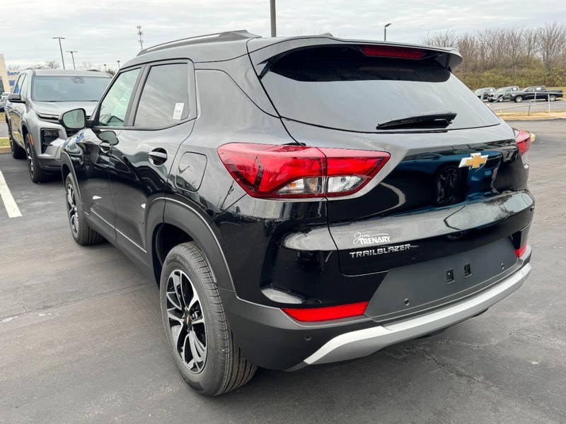 Chevrolet TrailBlazer Vehicle Image 04