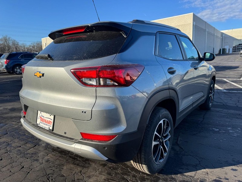 Chevrolet TrailBlazer Vehicle Image 03