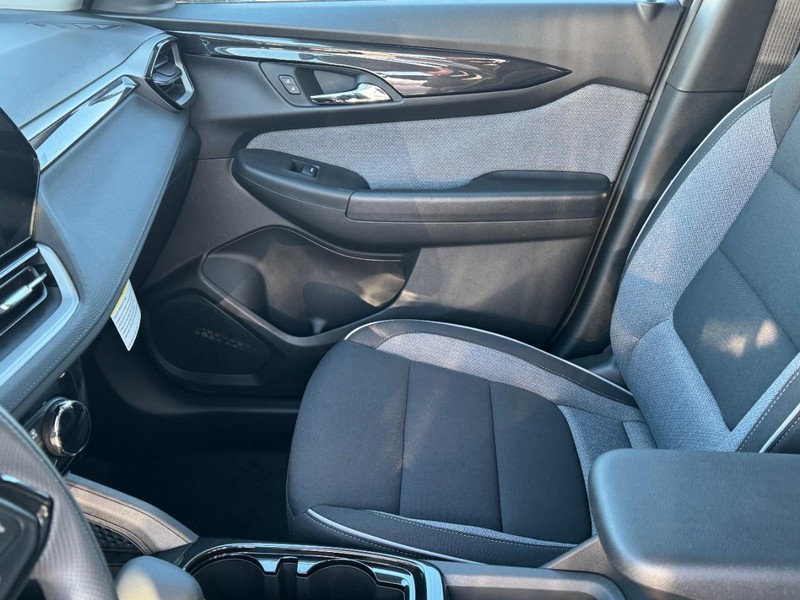 Chevrolet TrailBlazer Vehicle Image 08