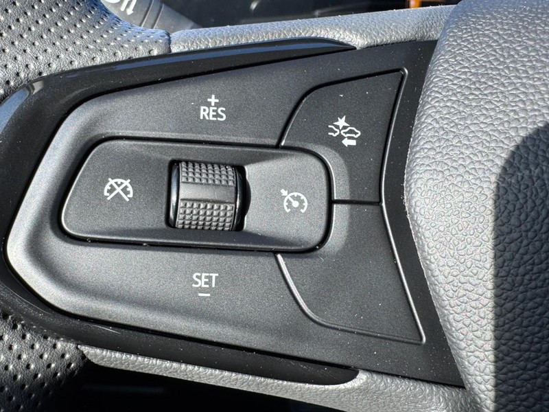 Chevrolet TrailBlazer Vehicle Image 11