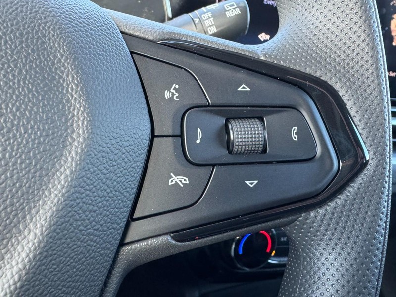 Chevrolet TrailBlazer Vehicle Image 12