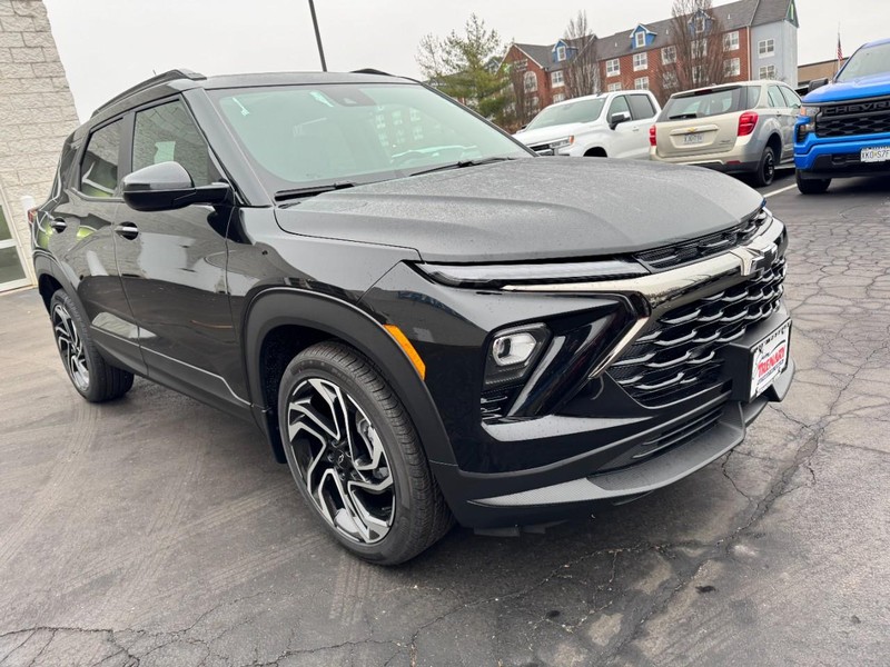 Chevrolet TrailBlazer Vehicle Image 02