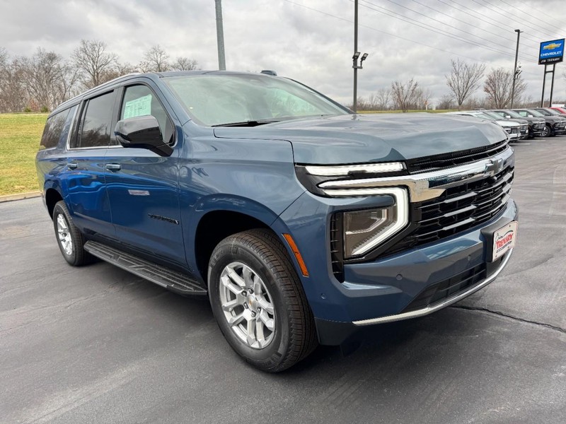 Chevrolet Suburban Vehicle Image 02