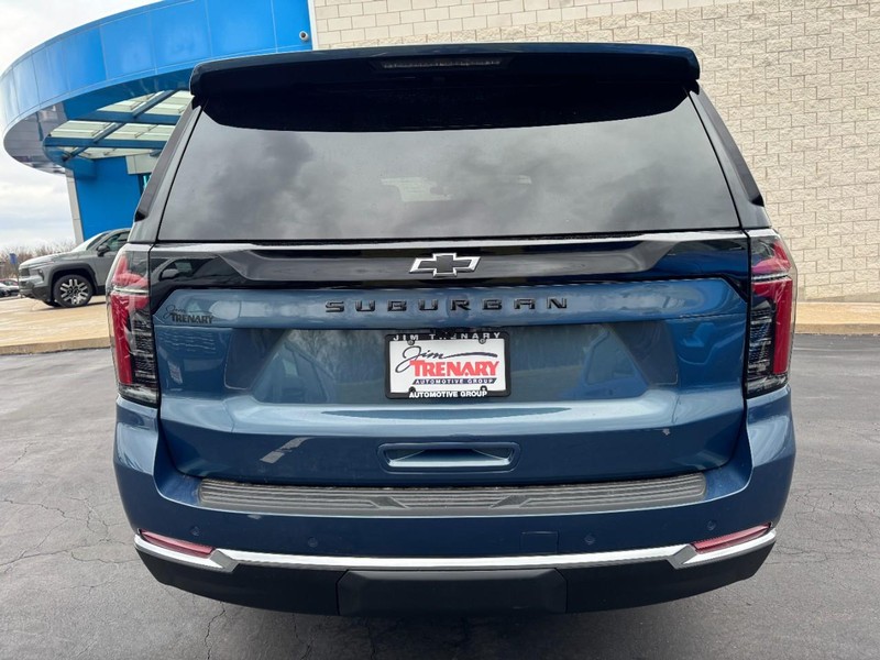 Chevrolet Suburban Vehicle Image 04