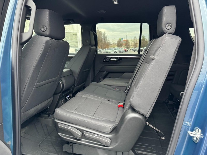 Chevrolet Suburban Vehicle Image 07