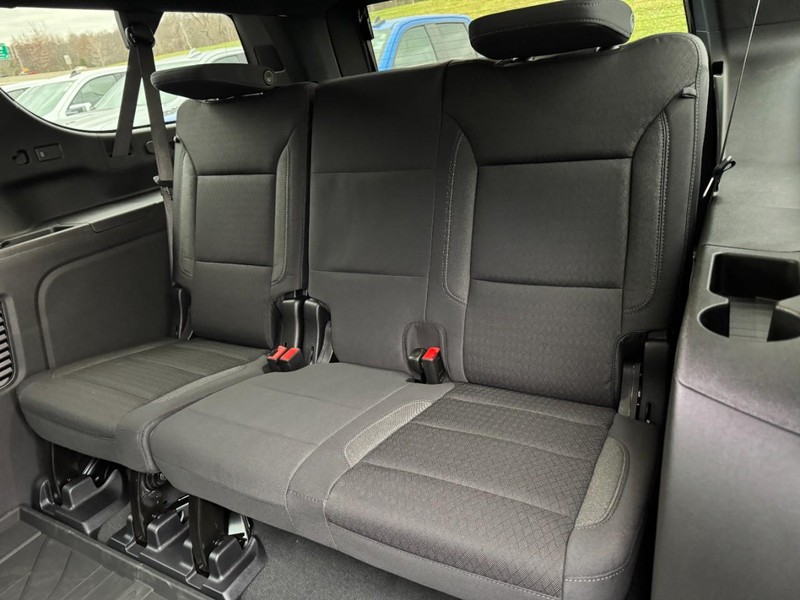 Chevrolet Suburban Vehicle Image 08