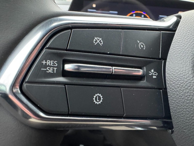 Chevrolet Suburban Vehicle Image 13