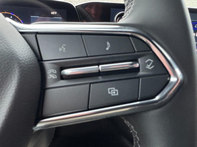 Chevrolet Suburban Vehicle Image 14