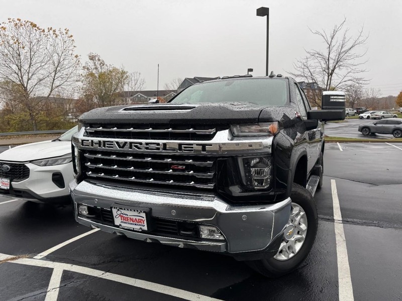 Chevrolet Silverado 2500HD Vehicle Image 02