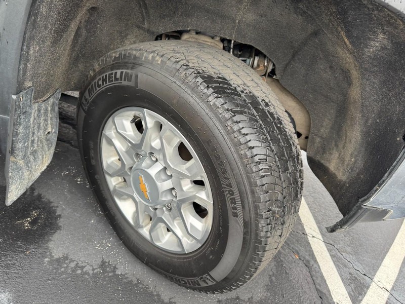 Chevrolet Silverado 2500HD Vehicle Image 05