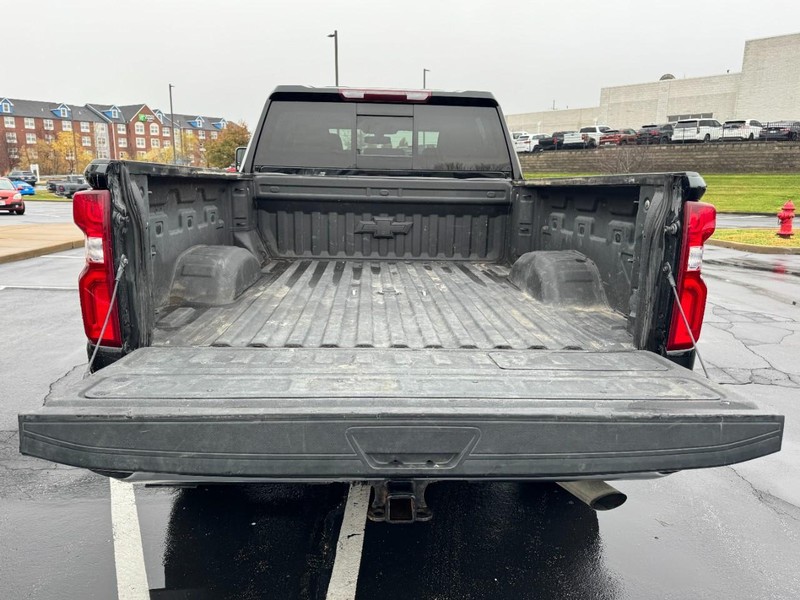 Chevrolet Silverado 2500HD Vehicle Full-screen Gallery Image 06