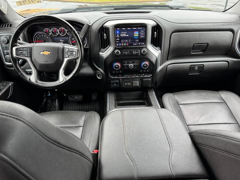 Chevrolet Silverado 2500HD Vehicle Full-screen Gallery Image 10
