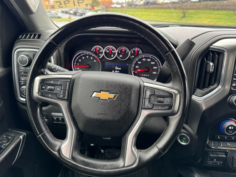 Chevrolet Silverado 2500HD Vehicle Full-screen Gallery Image 11