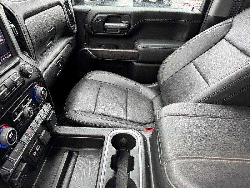 Chevrolet Silverado 2500HD Vehicle Full-screen Gallery Image 12