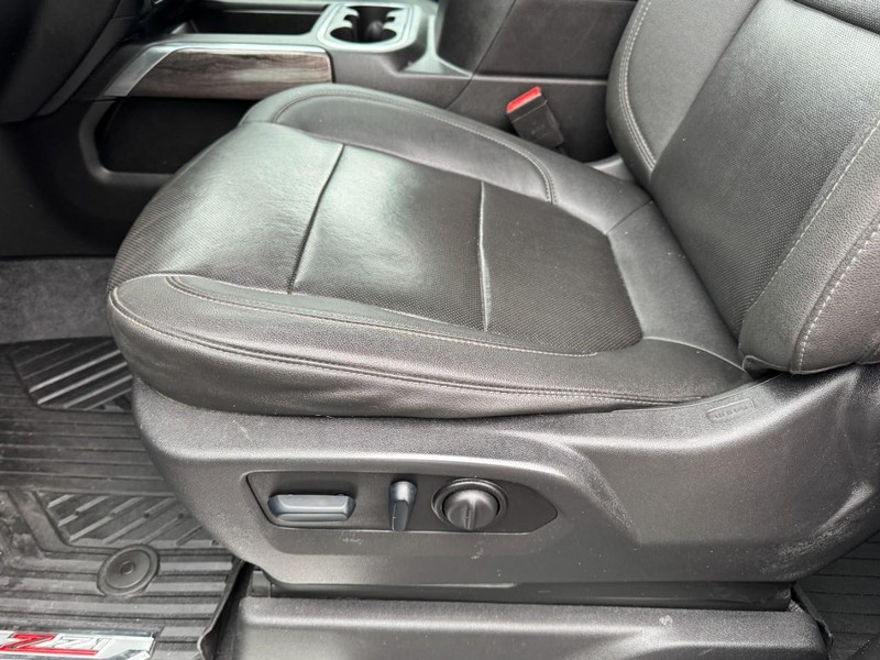 Chevrolet Silverado 2500HD Vehicle Full-screen Gallery Image 13