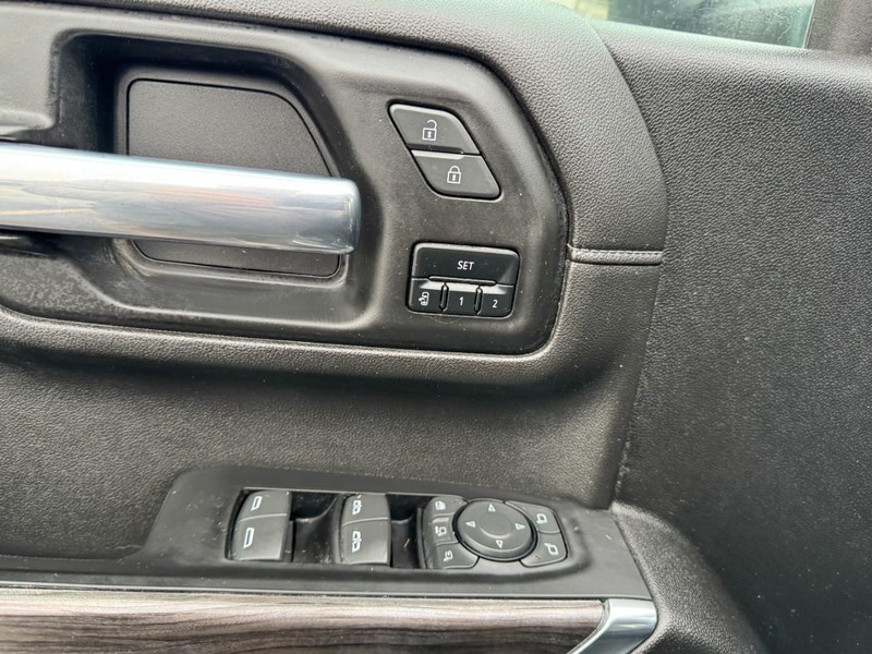 Chevrolet Silverado 2500HD Vehicle Full-screen Gallery Image 14