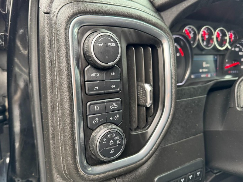 Chevrolet Silverado 2500HD Vehicle Full-screen Gallery Image 15