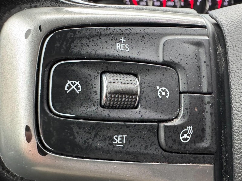 Chevrolet Silverado 2500HD Vehicle Full-screen Gallery Image 16