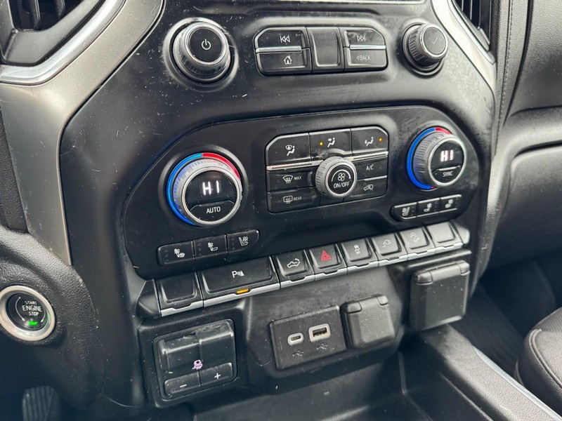 Chevrolet Silverado 2500HD Vehicle Full-screen Gallery Image 18