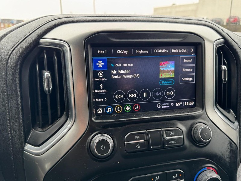 Chevrolet Silverado 2500HD Vehicle Full-screen Gallery Image 19