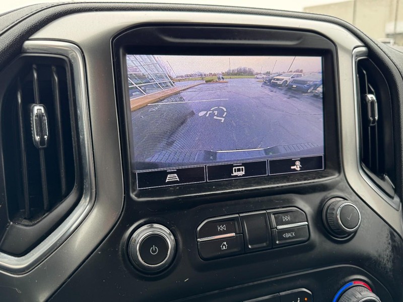 Chevrolet Silverado 2500HD Vehicle Full-screen Gallery Image 20